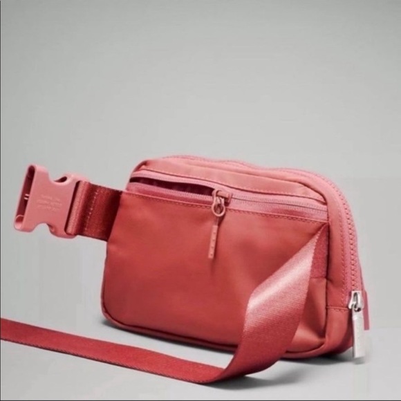 🍋Lululemon Everywhere Belt Bag BRRO Brier Rose NWT - Picture 4 of 6